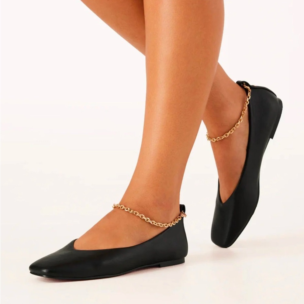 Billini Leanna Ballet Flats size 6
New in box